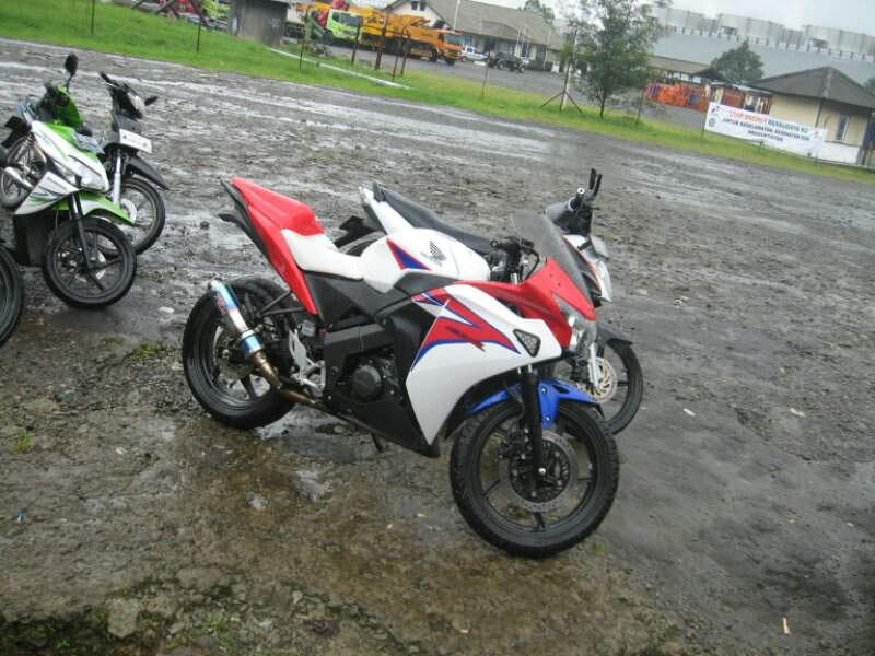Dijual Cepat Honda allnew CBR 150r CBU Thailand & Suzuki GSF BANDIT 400