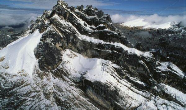 &#91;HOT&#93; Puncak Jaya, Satu-Satunya Tempat Bersalju di Indonesia