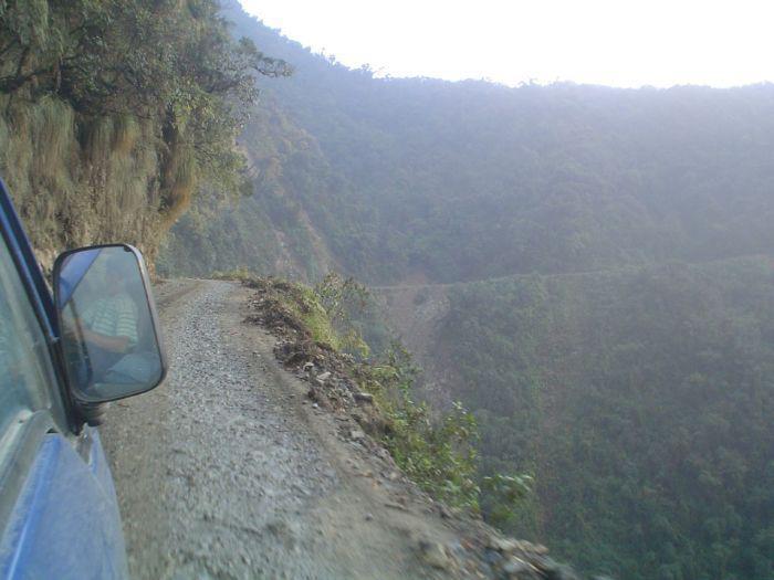 &#91;Foto&#93; Ngeri, Jalan Di Bolivia Ini Adalah Jalanan Paling Maut Di Dunia 