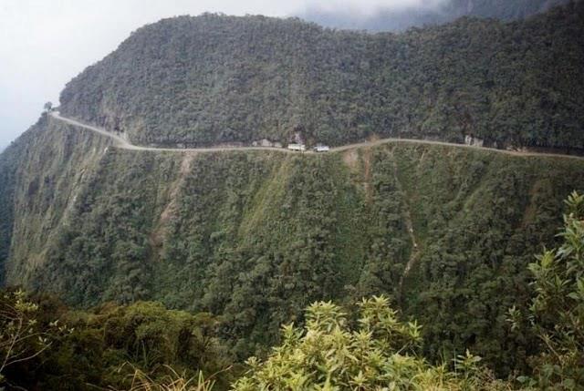 &#91;Foto&#93; Ngeri, Jalan Di Bolivia Ini Adalah Jalanan Paling Maut Di Dunia 