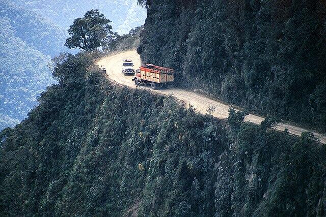 &#91;Foto&#93; Ngeri, Jalan Di Bolivia Ini Adalah Jalanan Paling Maut Di Dunia 