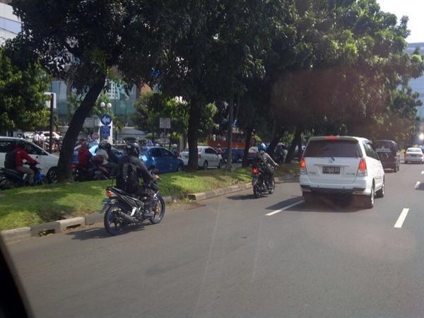 10 kebiasaan buruk yang harus dihindari pada saat mengendarai sepeda motor