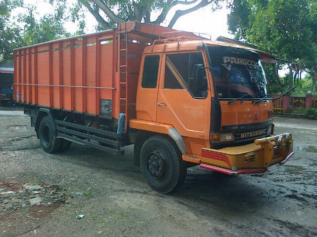 Truk Mitsubushi Fuso FM517