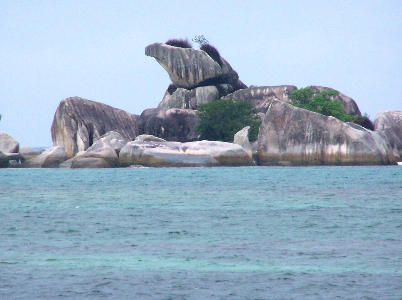 Keindahan Bumi laskar Pelangi, Belitung Indonesia