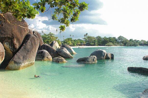 Keindahan Bumi laskar Pelangi, Belitung Indonesia