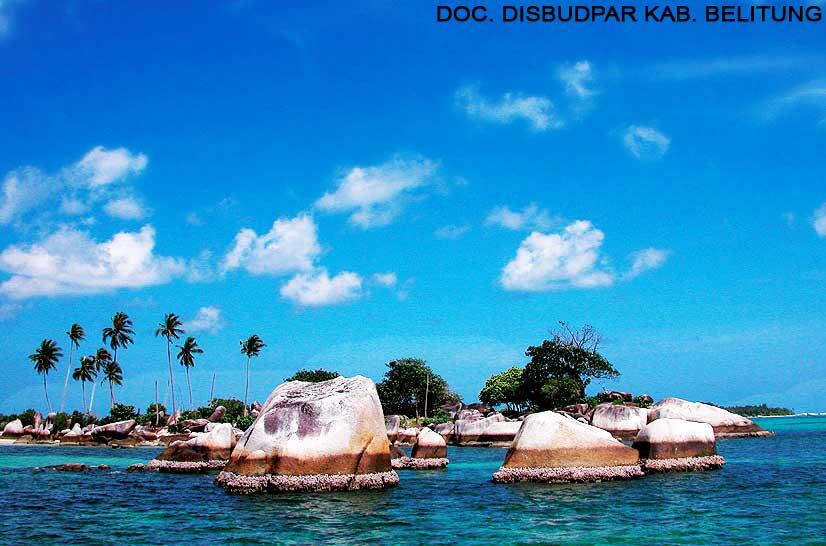 Keindahan Bumi laskar Pelangi, Belitung Indonesia