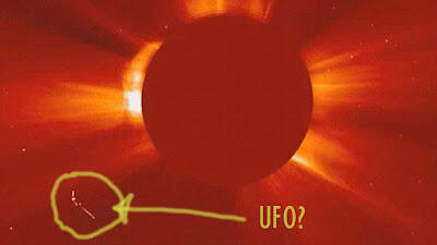 UFO Tertangkap Kamera NASA Mendekati Matahari?