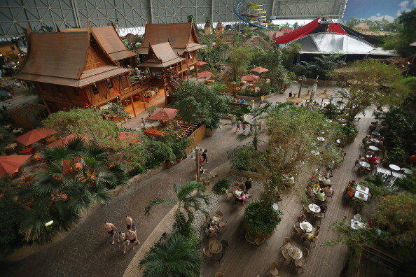 Foto Tropical Islands, berharap kesini banget!