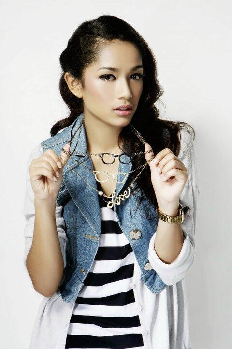 (PART 6) Artis-Artis dan Model CANTIK abjad (F)!!!! Mampir gan...