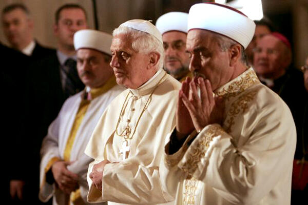 Paus Benediktus Ke-IX Masuk Islam?