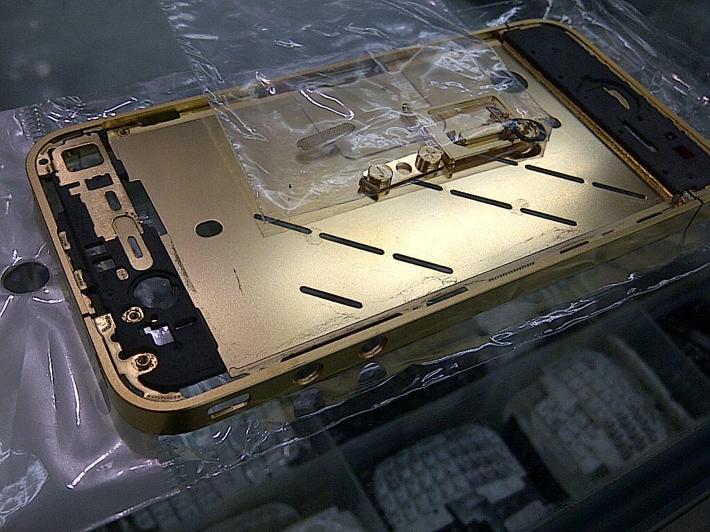 Terjual BEZEL FRAME CASING GOLD / EMAS iPHONE 4 & 4S 