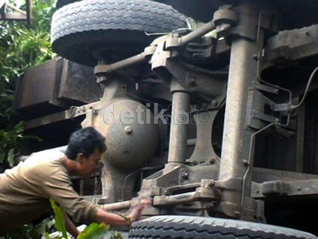 Kecelakaan Maut Truk Kontainer di Cianjur (No Disturbing Picture)