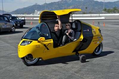Kira-kira beginilah kalau Mobil dan Motor dijadikan satu