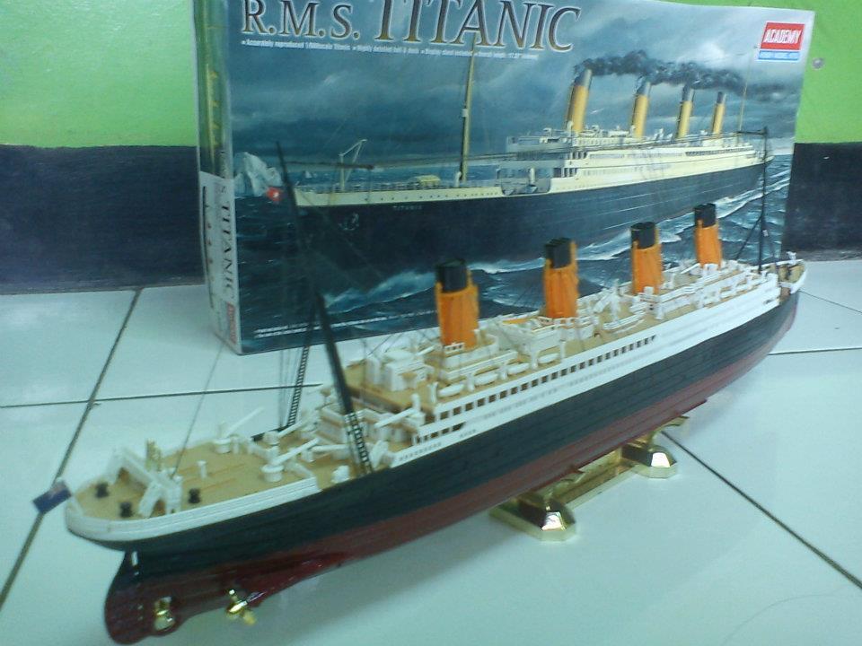 Terjual JUAL MINIATUR KAPAL : R.M.S TITANIC MODEL KIT DAN 