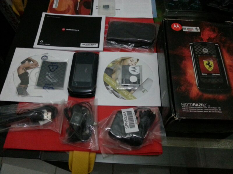 Want to Buy : Motorola Razr2 v9