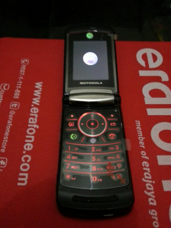 Want to Buy : Motorola Razr2 v9