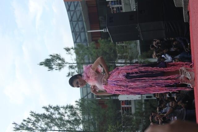 Baju baju yang terbuat dari bahan daur ulang, karya anak bangsa dari cimahi