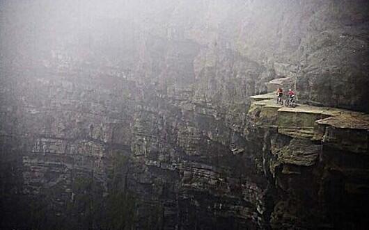 SIAPA YG BERANI SEPEDAAN DITEMPAAT INI !!!?