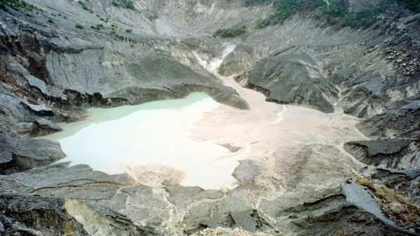 Yuuuk marii kita liat Tempat Wisata Indonesia yang Lahir dari Legenda..