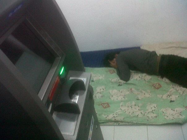 Satu-satunya Kamar Tidur yang Dilengkapi Mesin ATM. Penasaran? Masuk Gan! 48/
