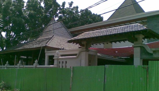 &#91;INI DIA&#93; PENAMPAKAN RUMAH ANAS URBANINGRUM