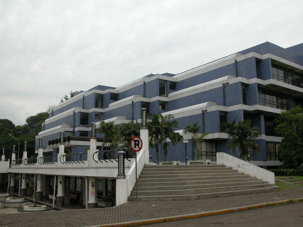 Menengok Kemewahan Fasilitas Perpustakaan ITB