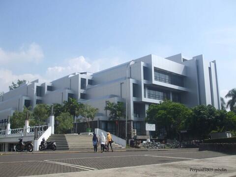 Menengok Kemewahan Fasilitas Perpustakaan ITB