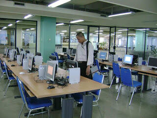 Menengok Kemewahan Fasilitas Perpustakaan ITB