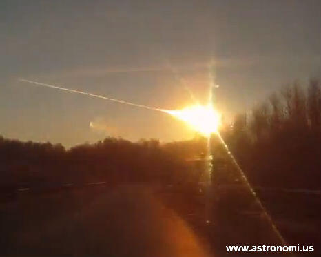 Foto dan Video Meteor 10 Ton Hantam Kota di Rusia