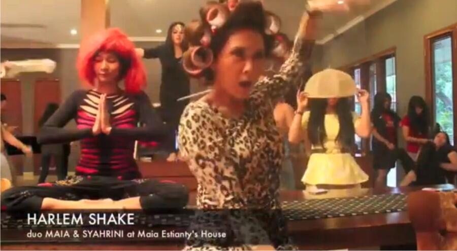 Syahrini dan DUo Maia -- Harlem Shake gilaaa.... ( + Gambar )