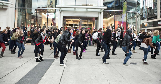 FLASH MOB DANCE VS HARLEM/GANGNAM/SHUFFLE (Heboohh mana gan?)