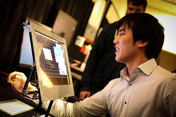 Desktop Transparan 3D Segera Datang !