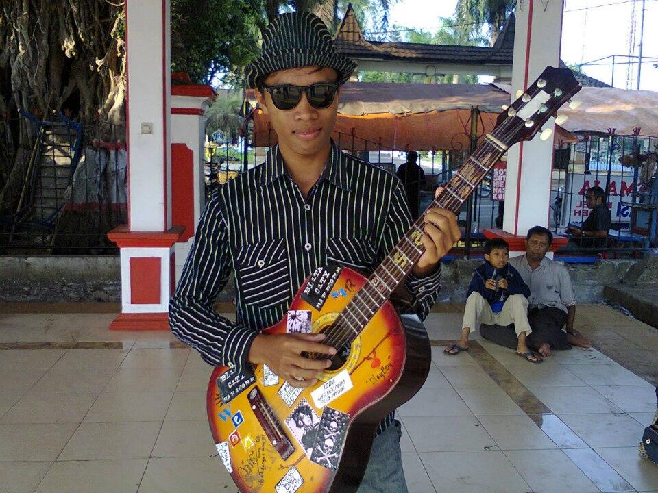 the real satria bergitar