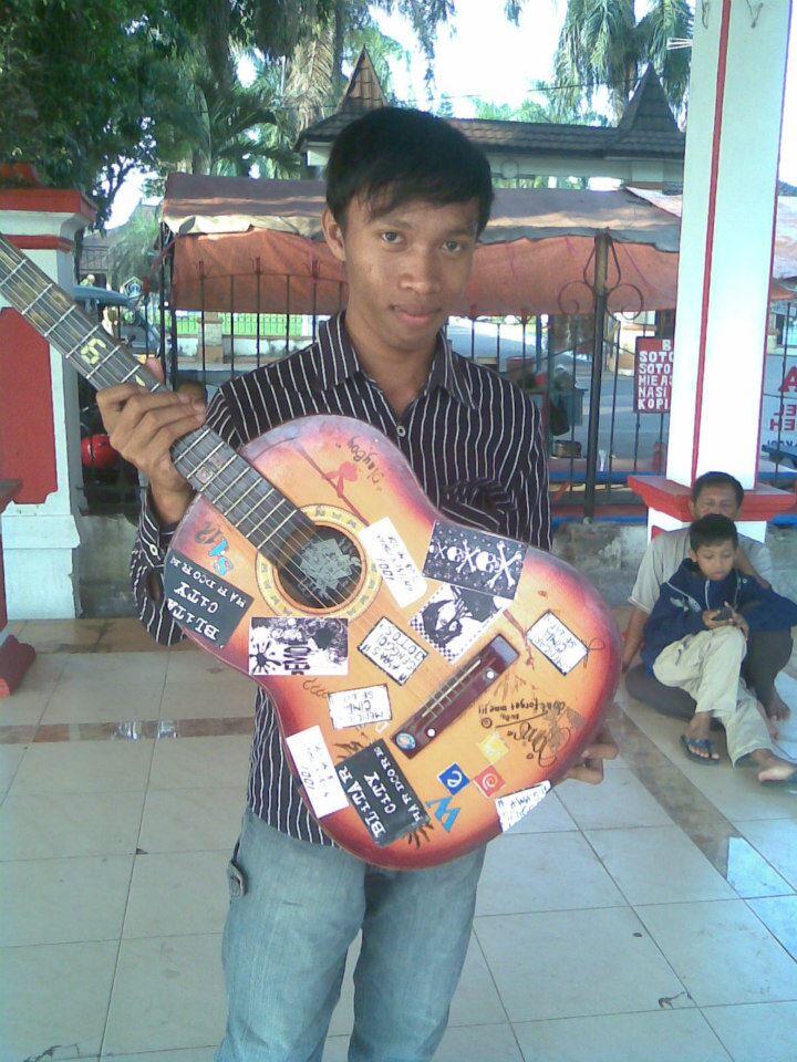 the real satria bergitar