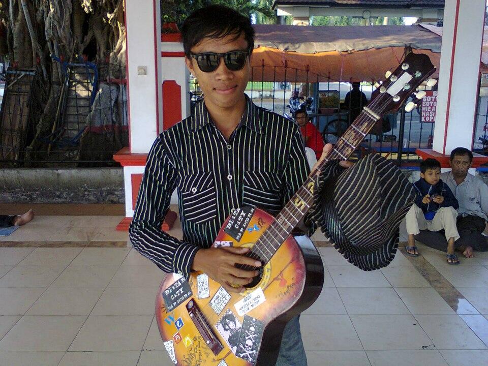 the real satria bergitar