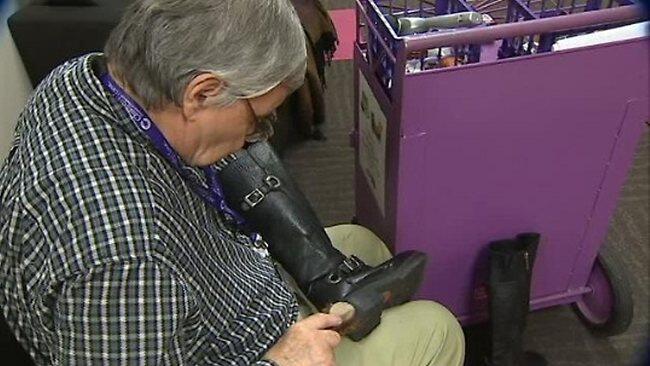 Subhanallah, Tukang Semir Sepatu Menyumbang Uang 2 Miliar!!!