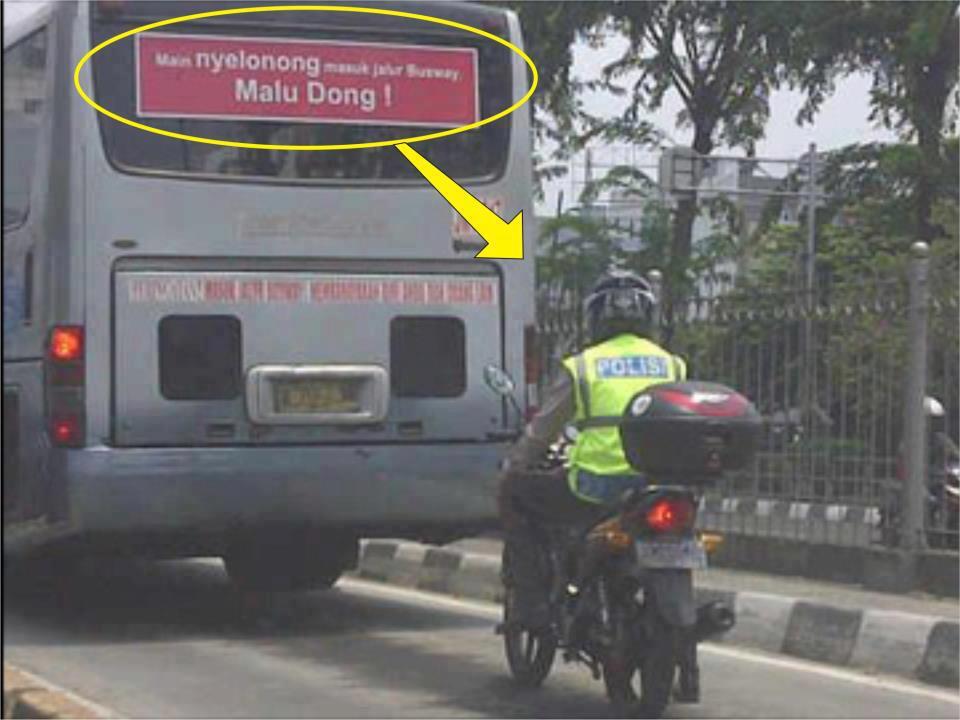 Kalo yang nyelonong jalur busway kayak gini,gmn gan??