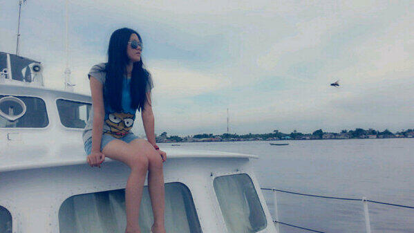 GAN ADA PENAMPAKAN DISAMPING CEWE CANTIK GAN !!!