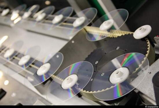 &#91;PICT&#93; proses pembuatan kepingan DVD