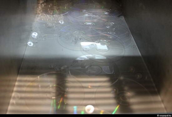 &#91;PICT&#93; proses pembuatan kepingan DVD