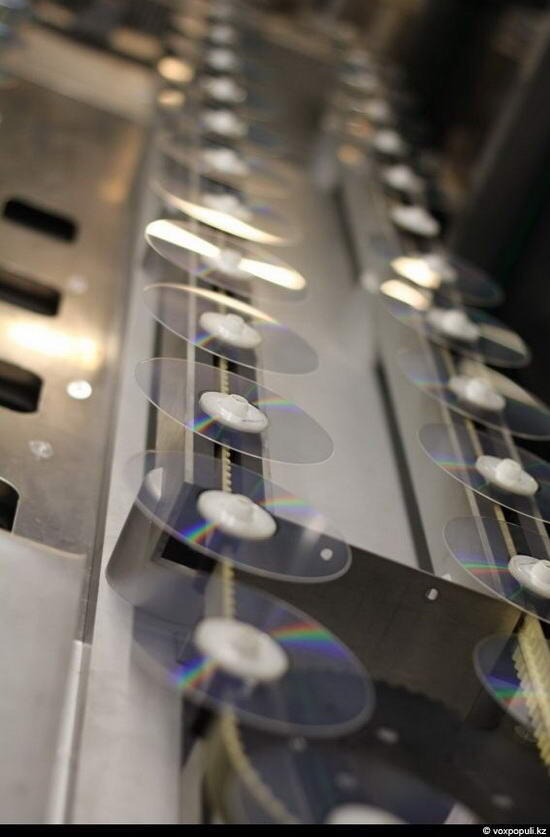 &#91;PICT&#93; proses pembuatan kepingan DVD