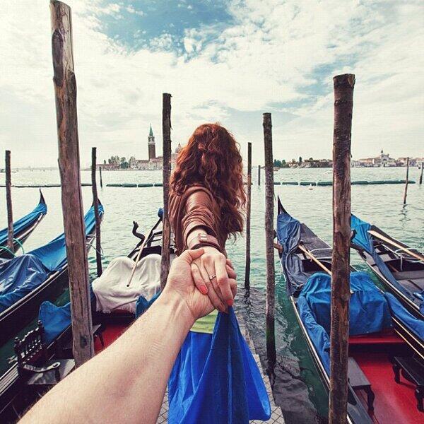 FOTO UNIK, Fotografer memfoto tangan pacarnya selama Traveling