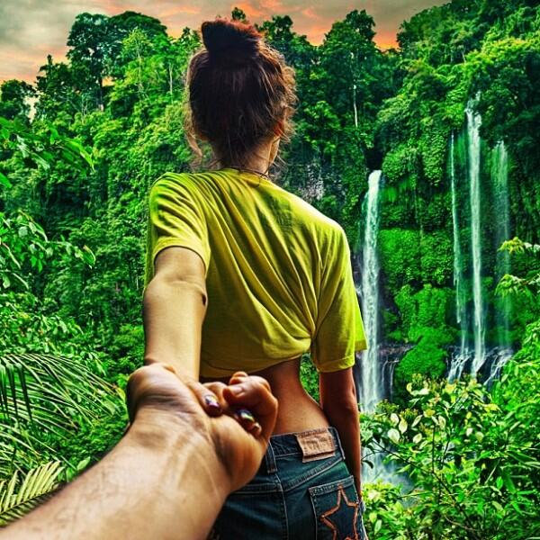 FOTO UNIK, Fotografer memfoto tangan pacarnya selama Traveling