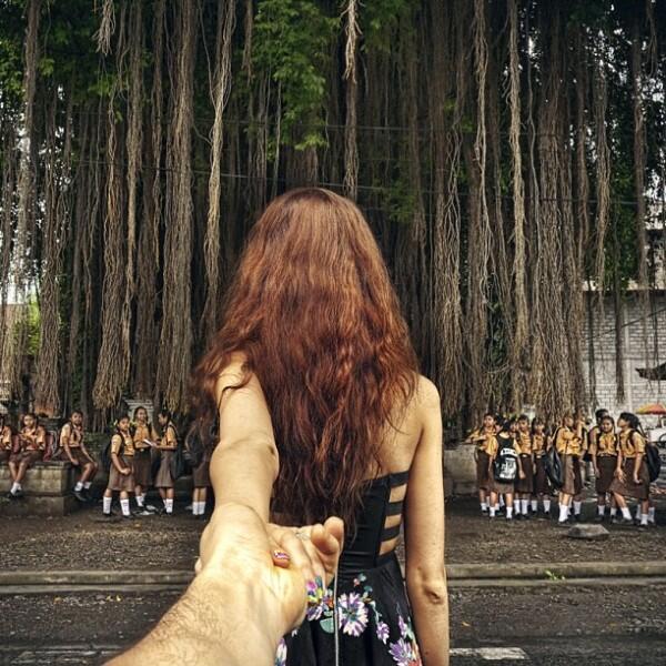FOTO UNIK, Fotografer memfoto tangan pacarnya selama Traveling