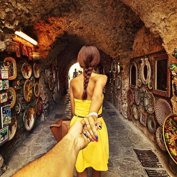 FOTO UNIK, Fotografer memfoto tangan pacarnya selama Traveling