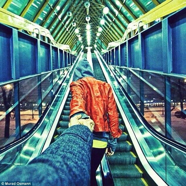 FOTO UNIK, Fotografer memfoto tangan pacarnya selama Traveling