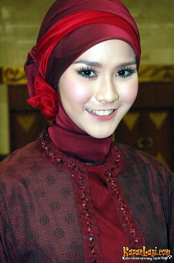 PILIH CEWEK BERJILBAB APA CEWEK MODEL GAN?