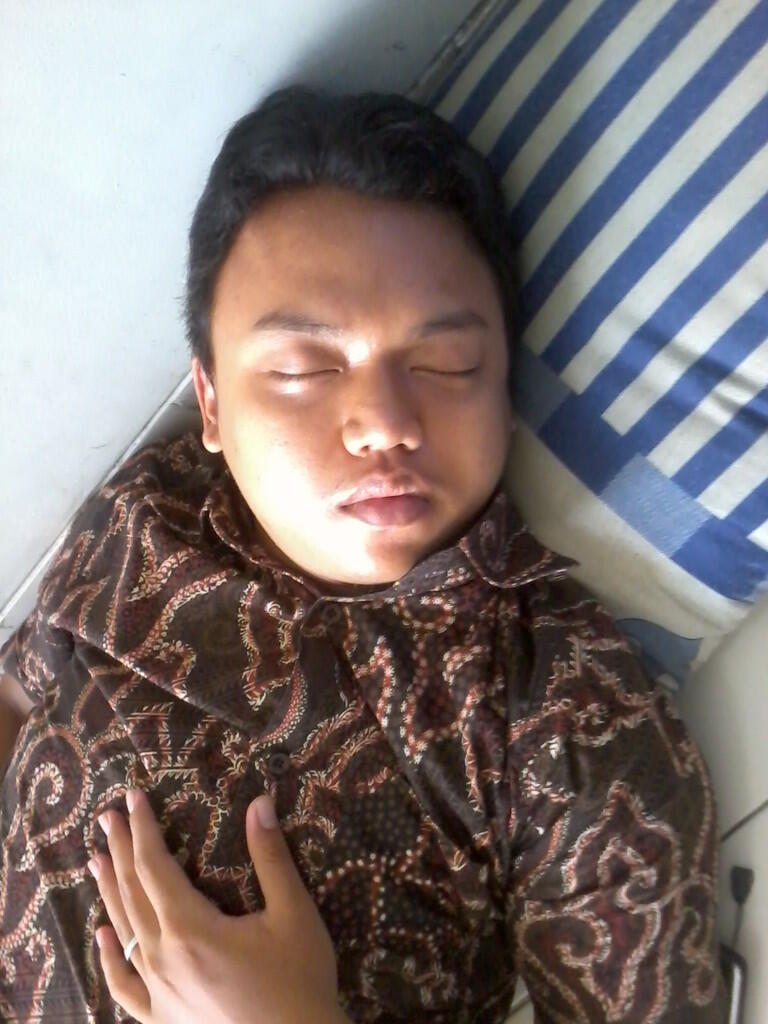berbagai macam ekspresi dan gaya tidur