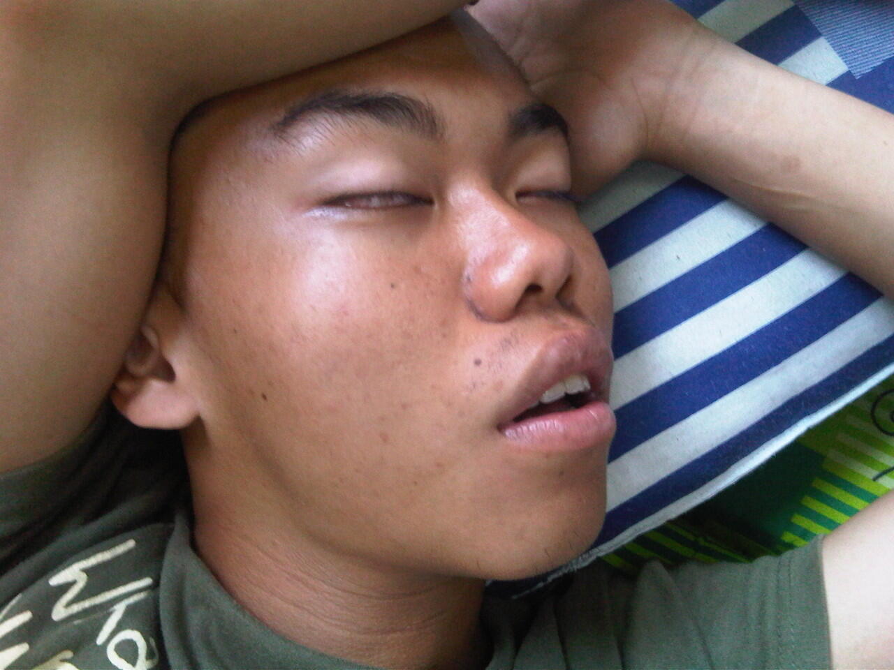 berbagai macam ekspresi dan gaya tidur