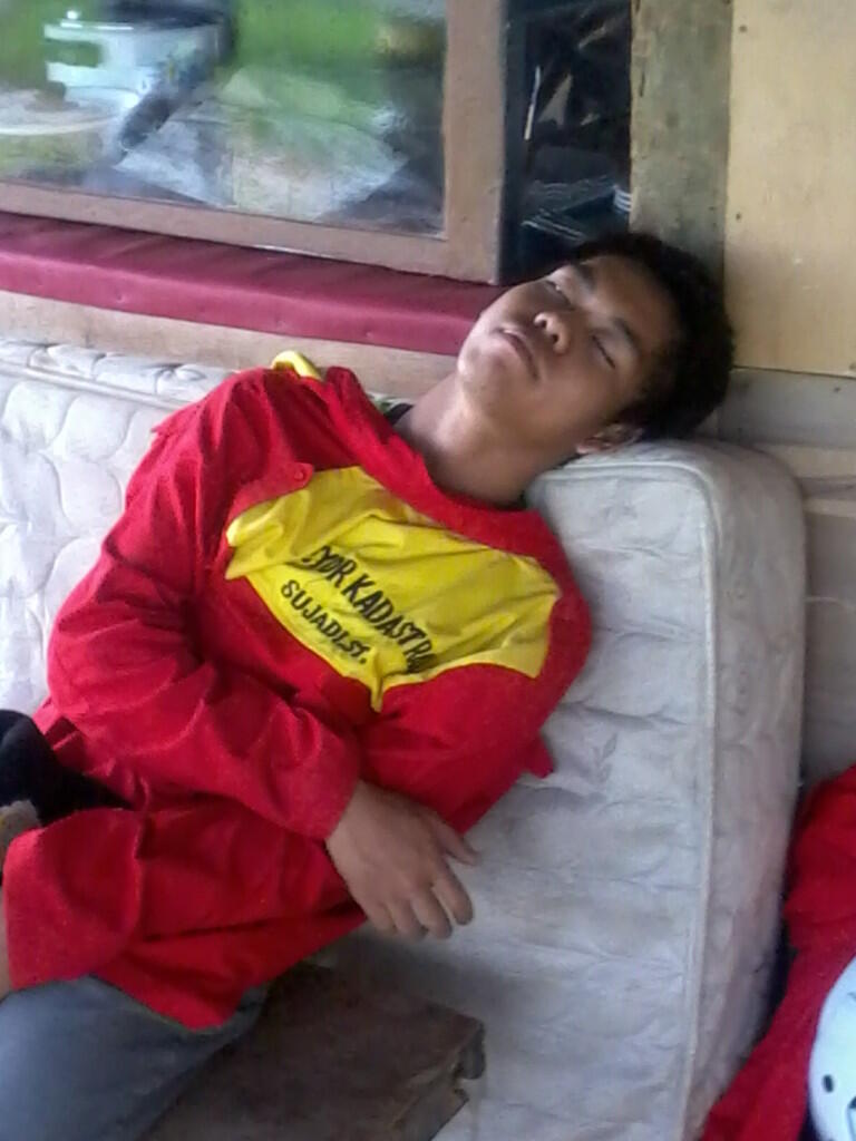 berbagai macam ekspresi dan gaya tidur